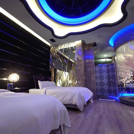The Yorker Deluxe Motel Таоуан Екстериор снимка