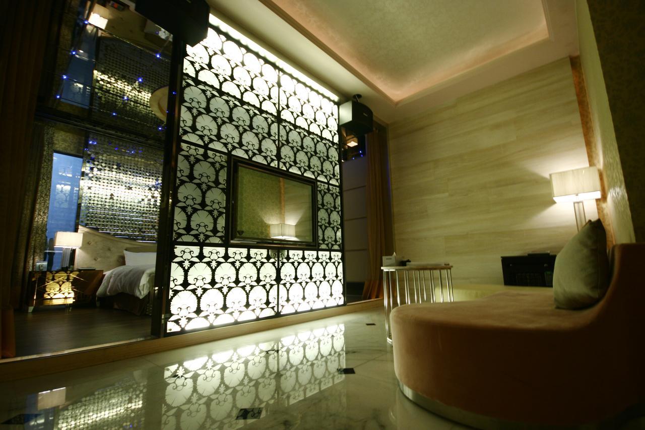 The Yorker Deluxe Motel Таоуан Екстериор снимка