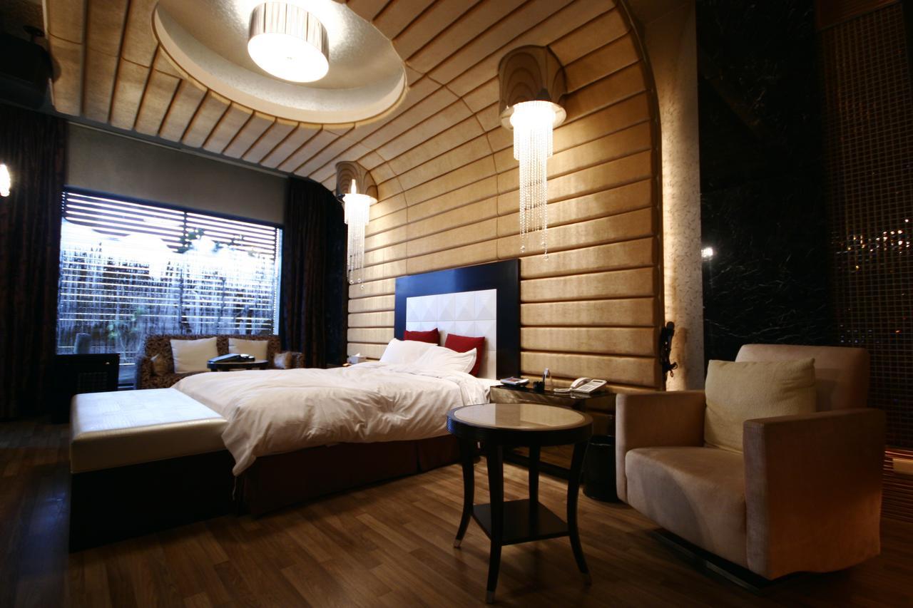 The Yorker Deluxe Motel Таоуан Екстериор снимка