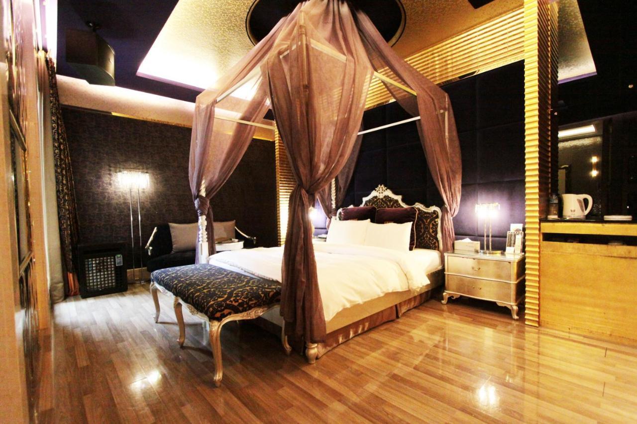 The Yorker Deluxe Motel Таоуан Екстериор снимка