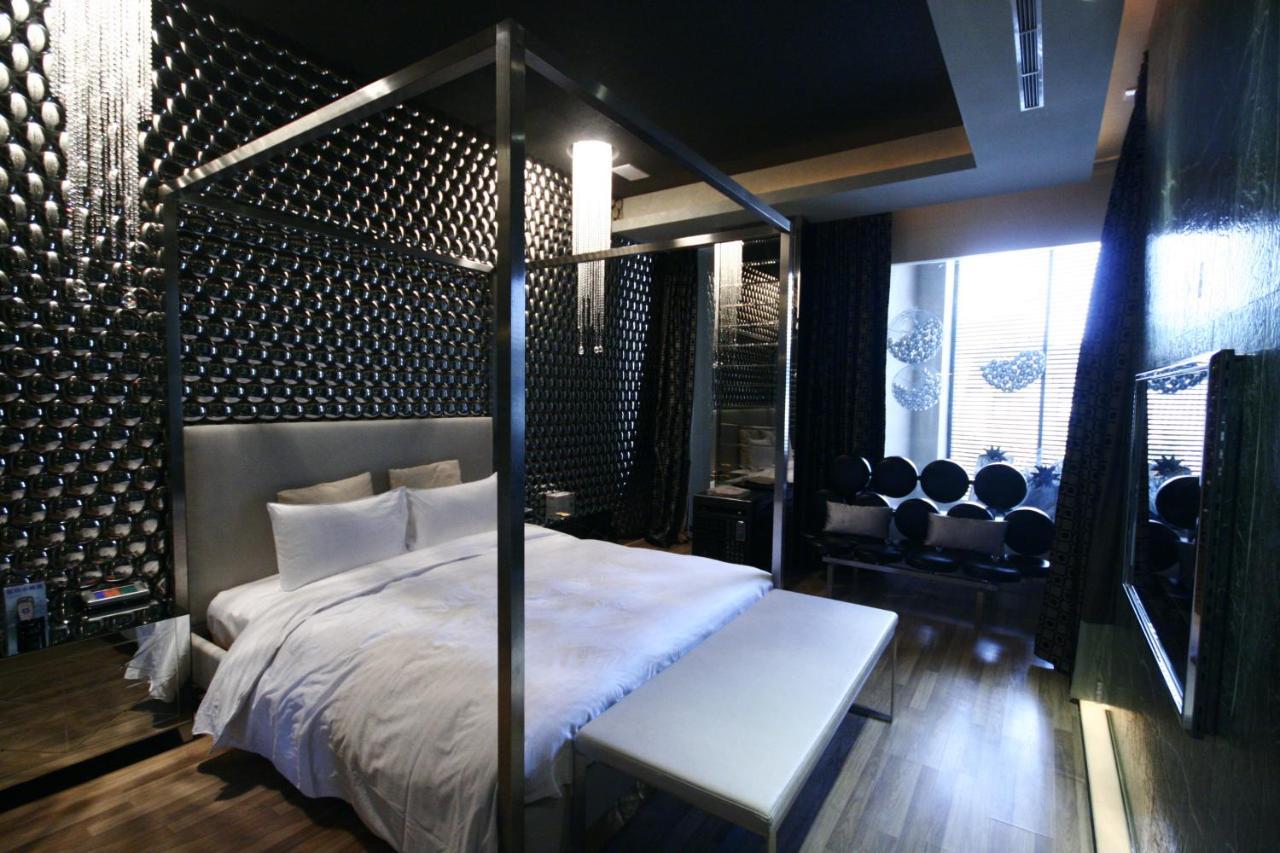 The Yorker Deluxe Motel Таоуан Екстериор снимка